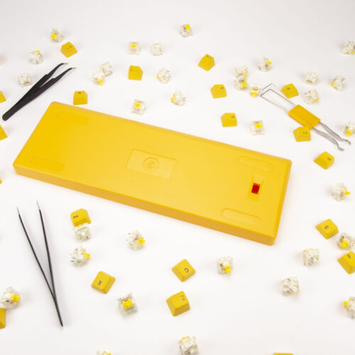 Plastový Case pro klávesnici ve žluté barvě